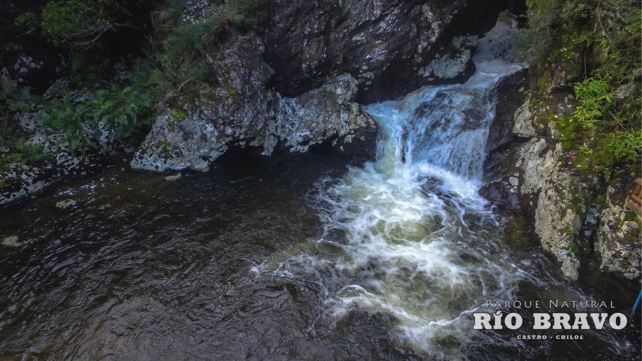Parque Natural Rio Bravo Lodge Кастро Экстерьер фото
