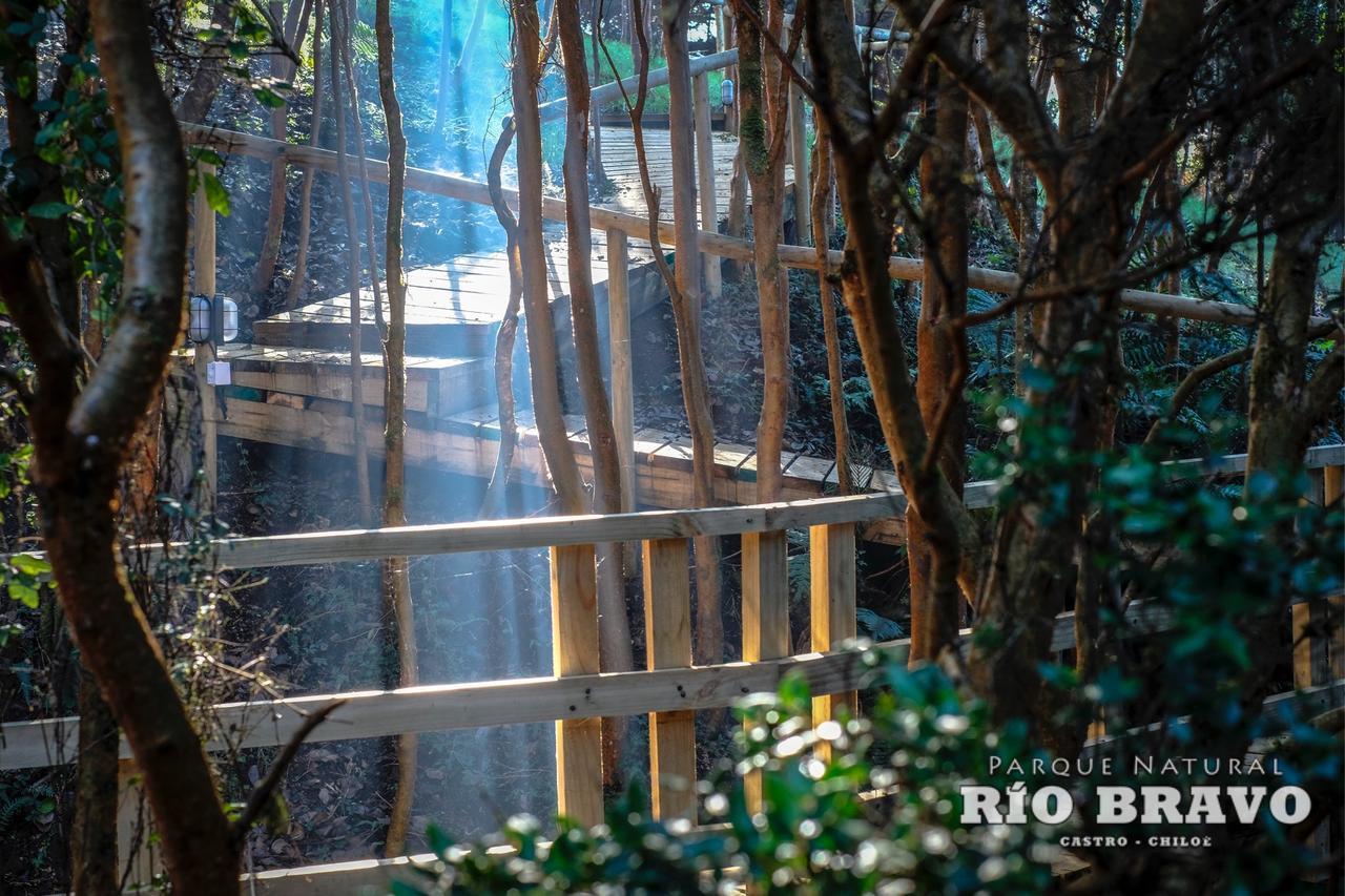 Parque Natural Rio Bravo Lodge Кастро Экстерьер фото